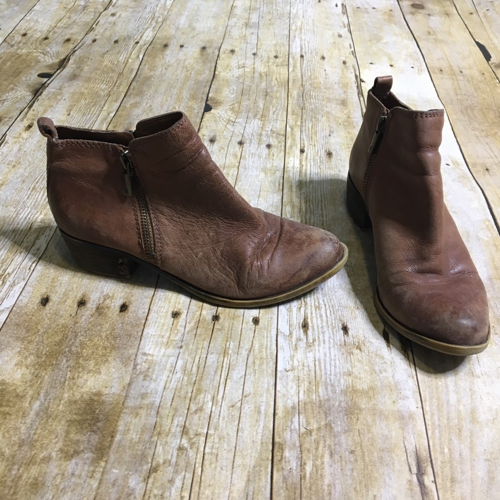 Lucky Brand Basel tan leather ankle boots. Size 6
